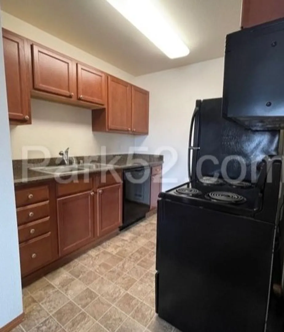 Building Photo - 630 N Prospect St #18