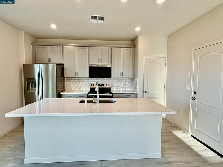 626 Shefford Dr — Photo 4