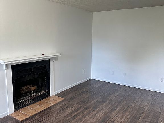 4th image of 3889-3891 Millstone Rd