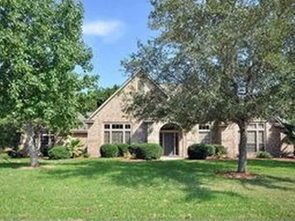 300 Timbercreek Dr, Lake Jackson, TX 77566