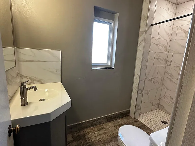 2202 E Mabel St — Photo 3