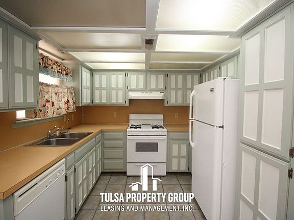 4th image of 4909 S Lions Ave