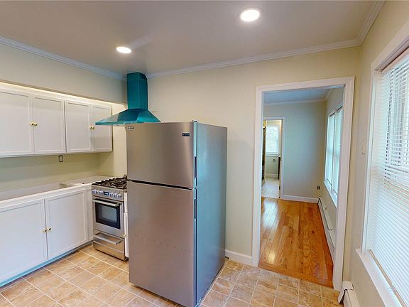 2nd image of 529 Lake Ave APT B