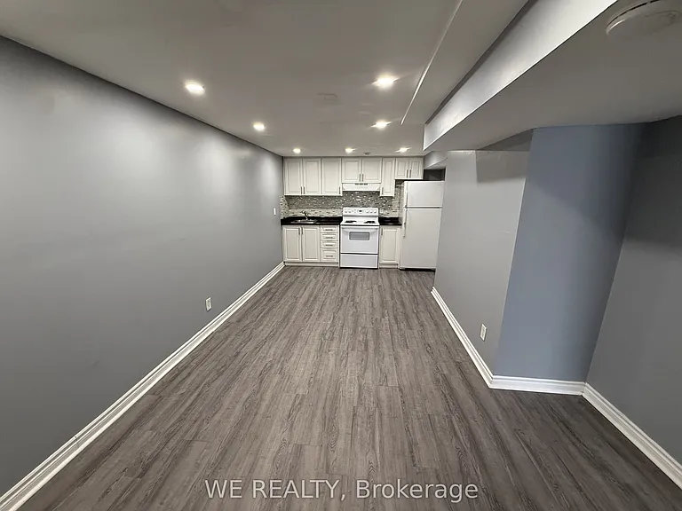 501 Lancelot Cres #LOWER — Photo 4