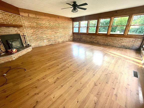 3rd image of 1005 Greenridge Dr