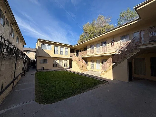 3877 Coco Ave