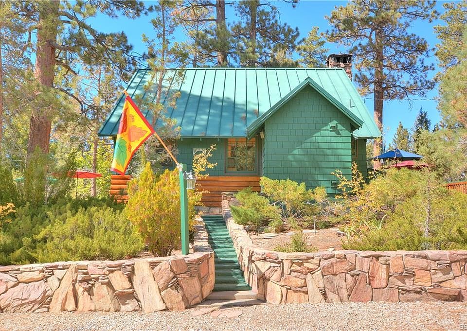 1st image of 815 Iris Dr