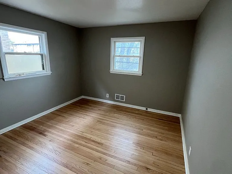 1122 E Singer Cir. (4 Unit) — Photo 6