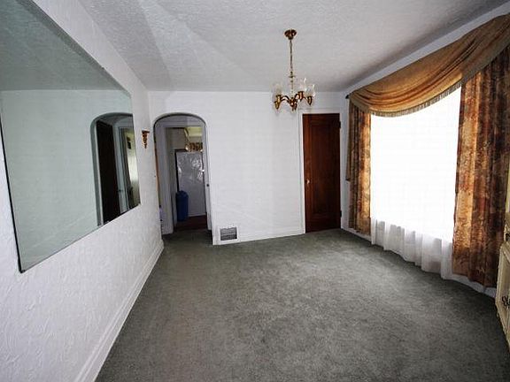 4th image of 8 Elam Ave