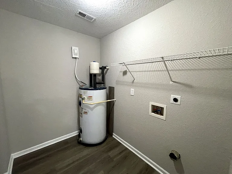 228 Whitestone Dr NE — Photo 11