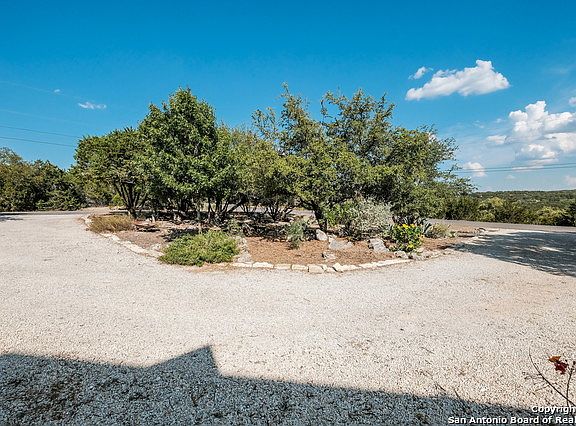 2nd image of 2665 Summit Dr