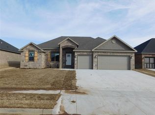922 E Pinnacle St, Prairie Grove, AR 72753