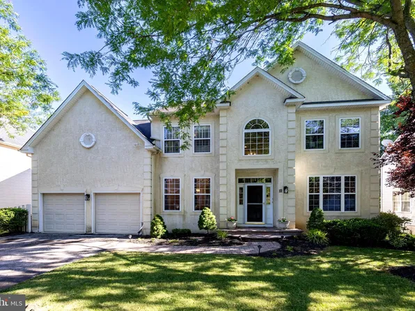 12 Hunters Hill Dr, Morgantown, PA 19543