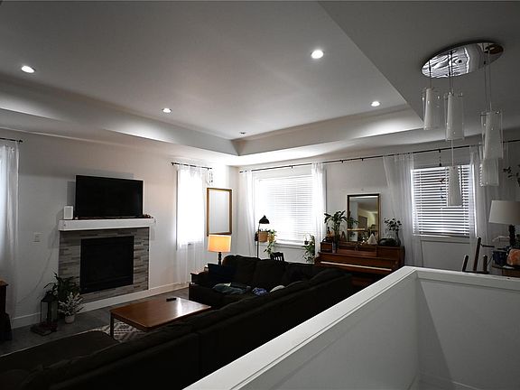 4th image of 1656 Roberta Rd S