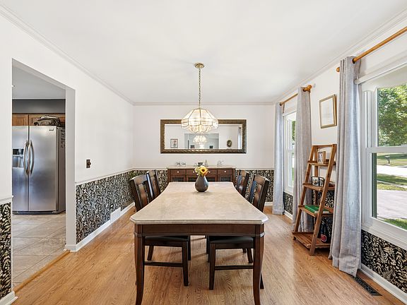 5th image of 260 Hillhurst Dr