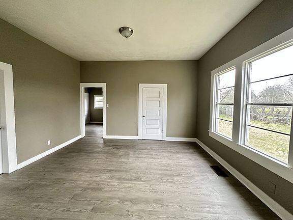 5th image of 1332 15th Pl SW