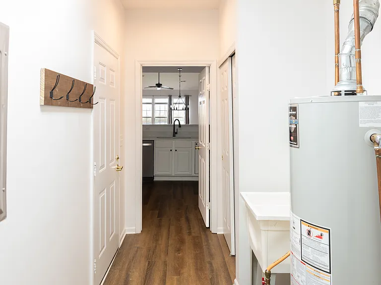 122 Maple Leaf Dr — Photo 16