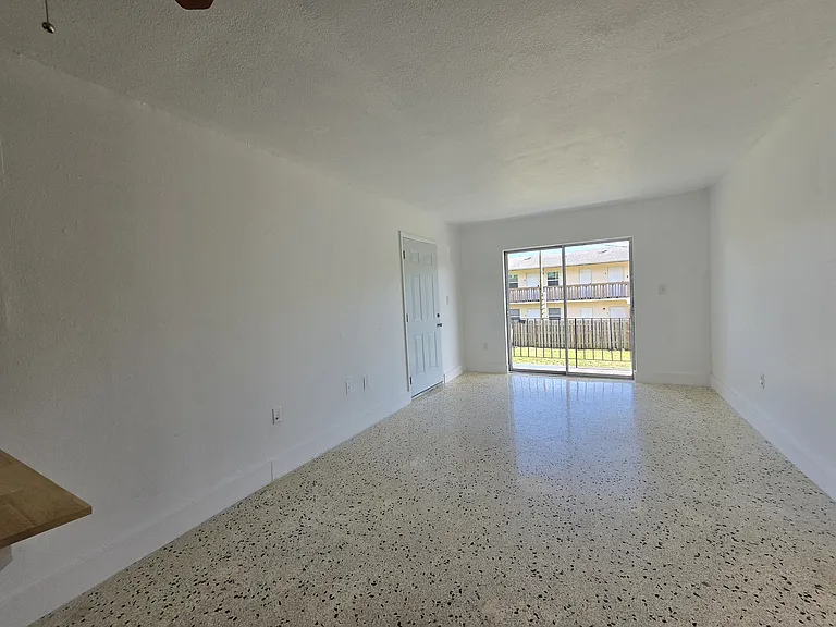 8315 NE Miami Ct #4 — Photo 15