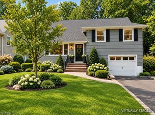 33 Longacre Dr, Livingston, NJ 07039