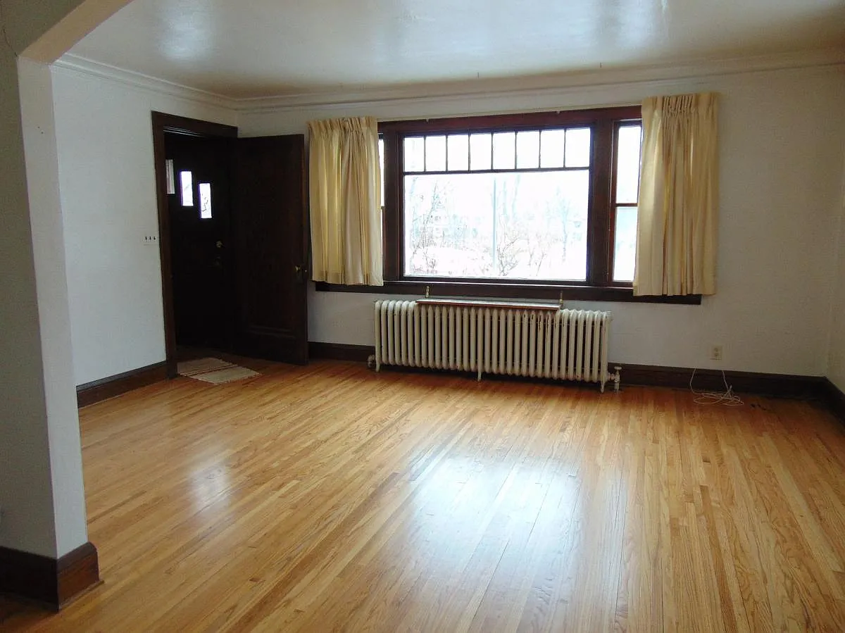 2 bed, 950 sqft, $1,570 — Photo 3