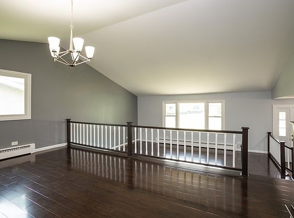 4th image of 1410 E Barberry Ln