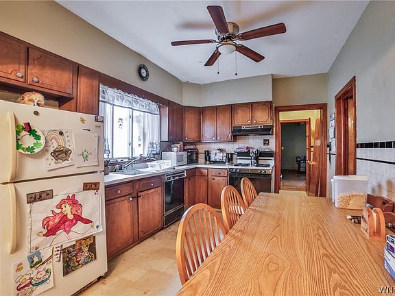 5th image of 422 Marilla St
