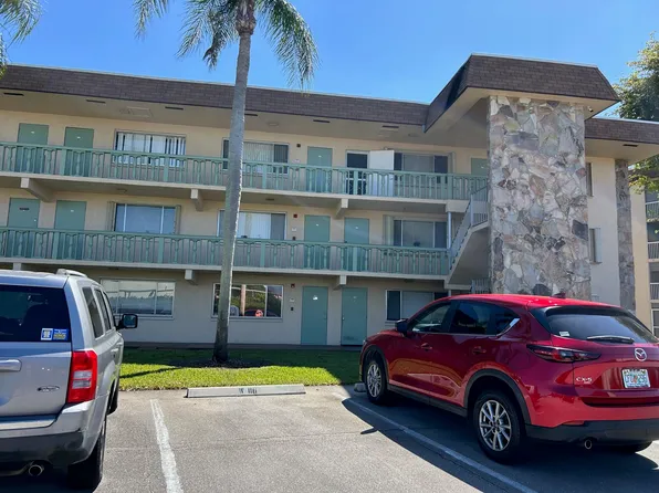 400 Village Green Circle W #118, Palm Springs, FL 33461