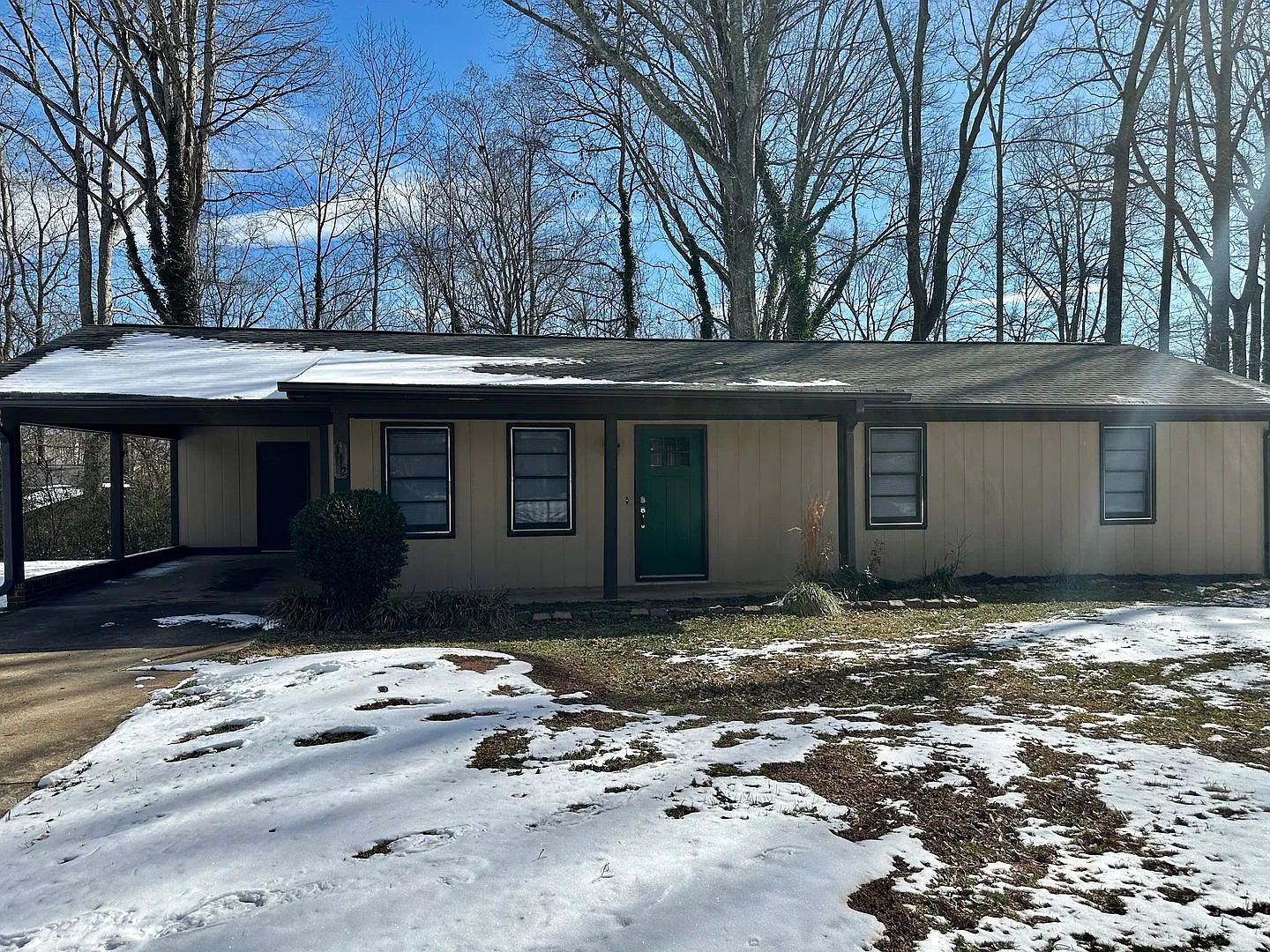 3 Bedroom 1.5 Bathroom Home - Newly Updated - Available Now — Photo 2
