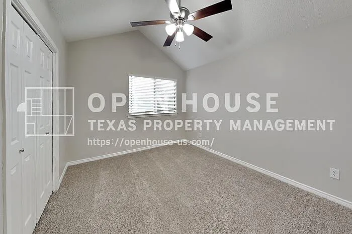 2102 Holly Hill Ln — Photo 15
