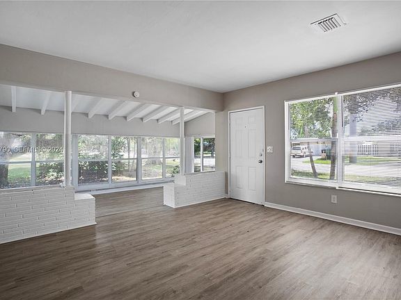 3rd image of 500 SW 31st Avenue