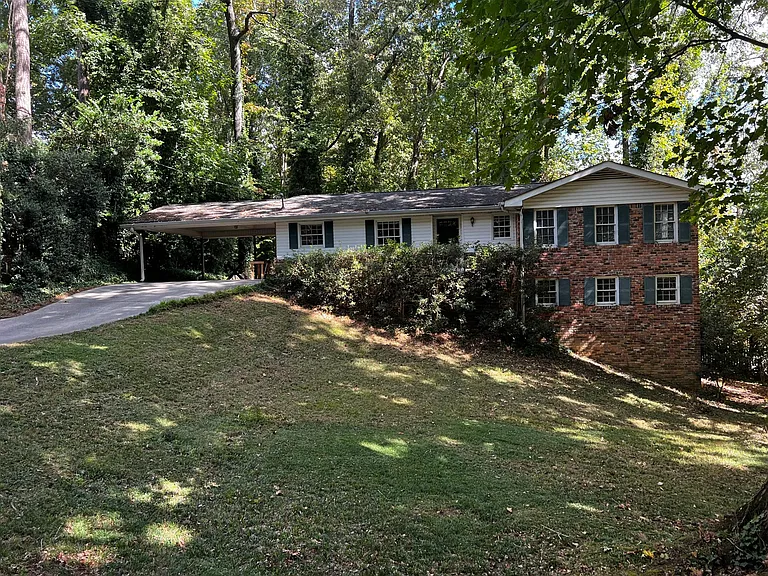 4179 Shawnee Ln NE — Photo 1