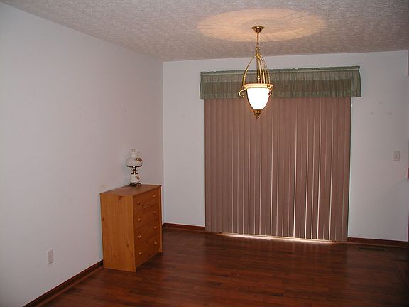 3rd image of 6399 Glenmont Dr
