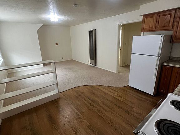 4th image of 421 E Dunn St #1