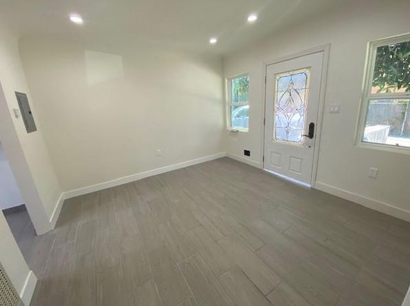 10312 1/2 S Inglewood Ave