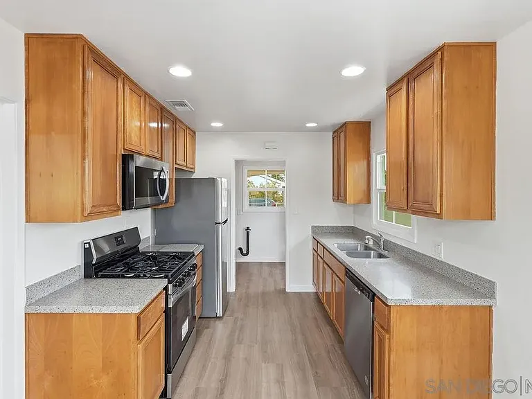 6593 Delfern St — Photo 9