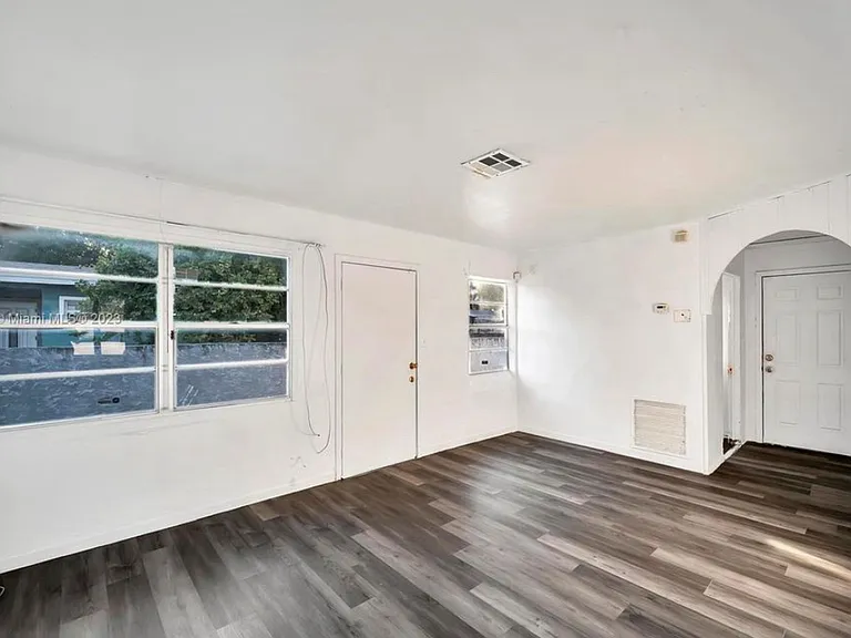 1001 N 16th Ct — Photo 6