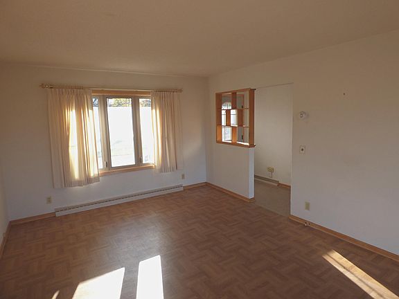 5th image of 17451 Riverwood Dr