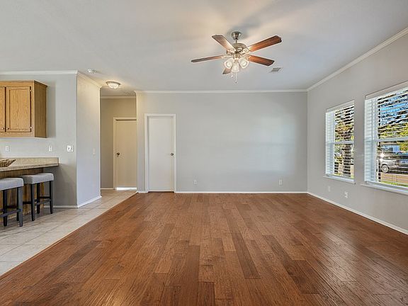 4th image of 9424 Deer Trail Ave