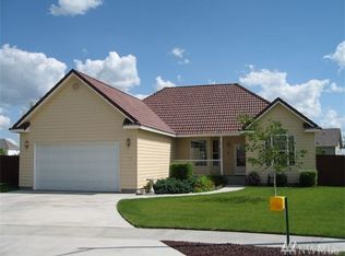227 E Pinyon Ct, Moses Lake, WA 98837