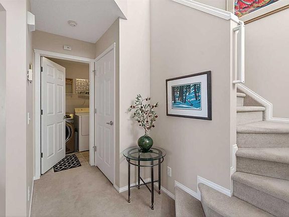 5th image of 10 S Cougar Ridge Bay SW