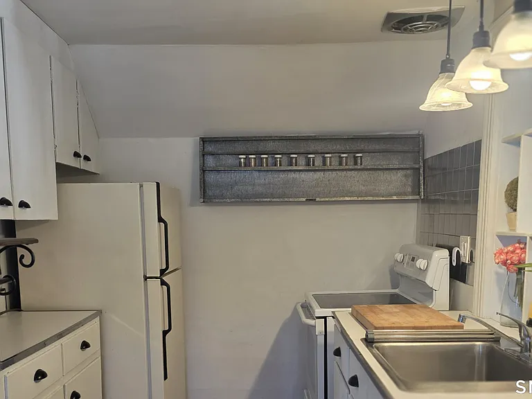 84 E Main St — Photo 8
