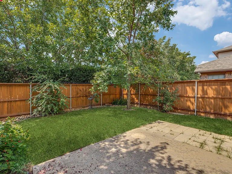 1123 Sophia St — Photo 11