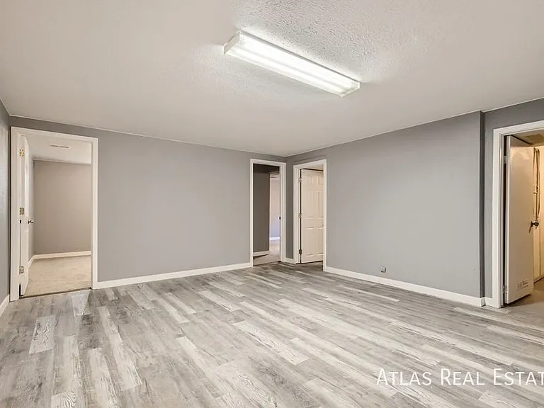 331 N Columbine St #D — Photo 8