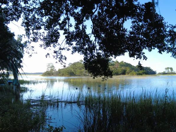 506 Broad River Dr, Beaufort, SC 29906