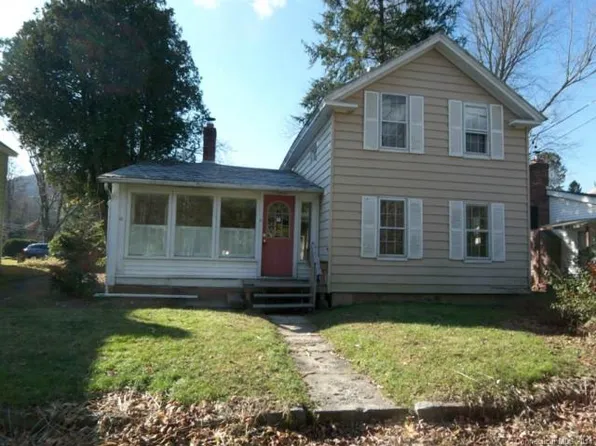 11 10th St, Pine Meadow, CT 06061