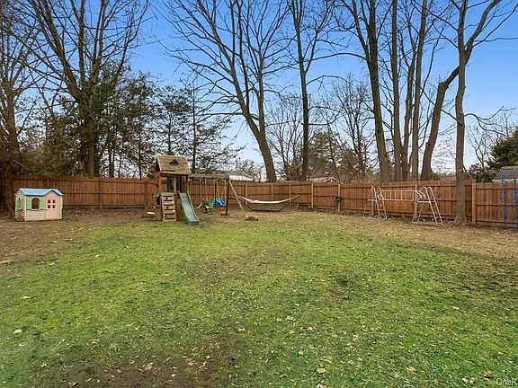 3rd image of 17 Shady Brook Ln