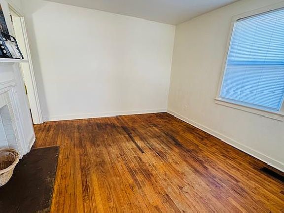 3rd image of 25 Meadow Lawn