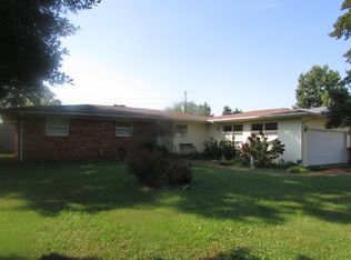 535 Academy Dr E, Lawrenceburg, TN 38464