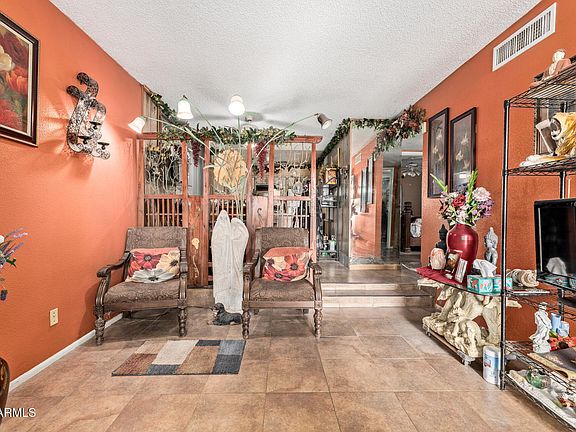 2nd image of 8048 W GLENROSA Avenue W