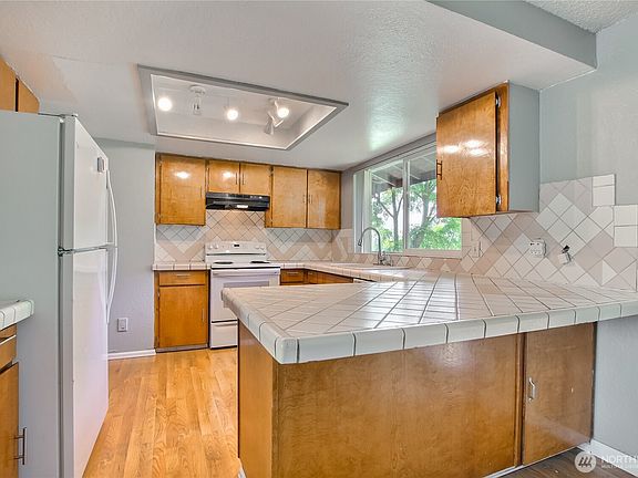 5th image of 707 Alvord Avenue N